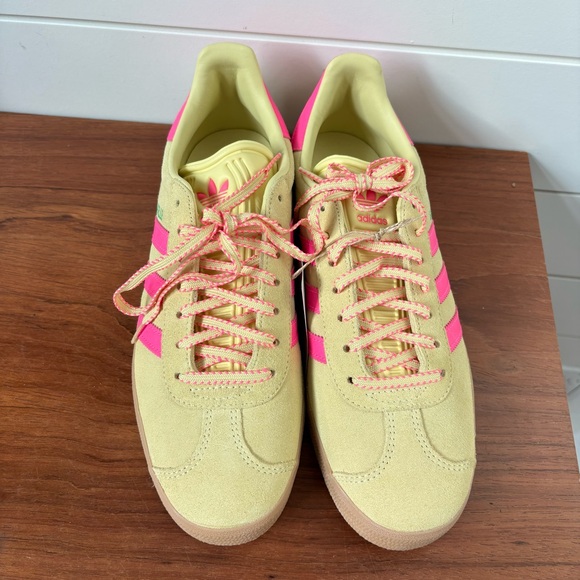New adidas Women’s Gazelle Yellow Lucid Pink Rare Size 8.5 Lifestyle Streetwear - Picture 3 of 8